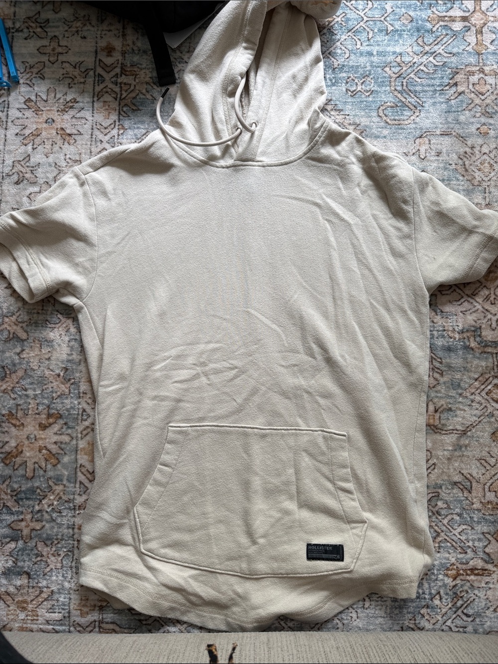Hollister Short Sleeve Hooded Top in Light Cream